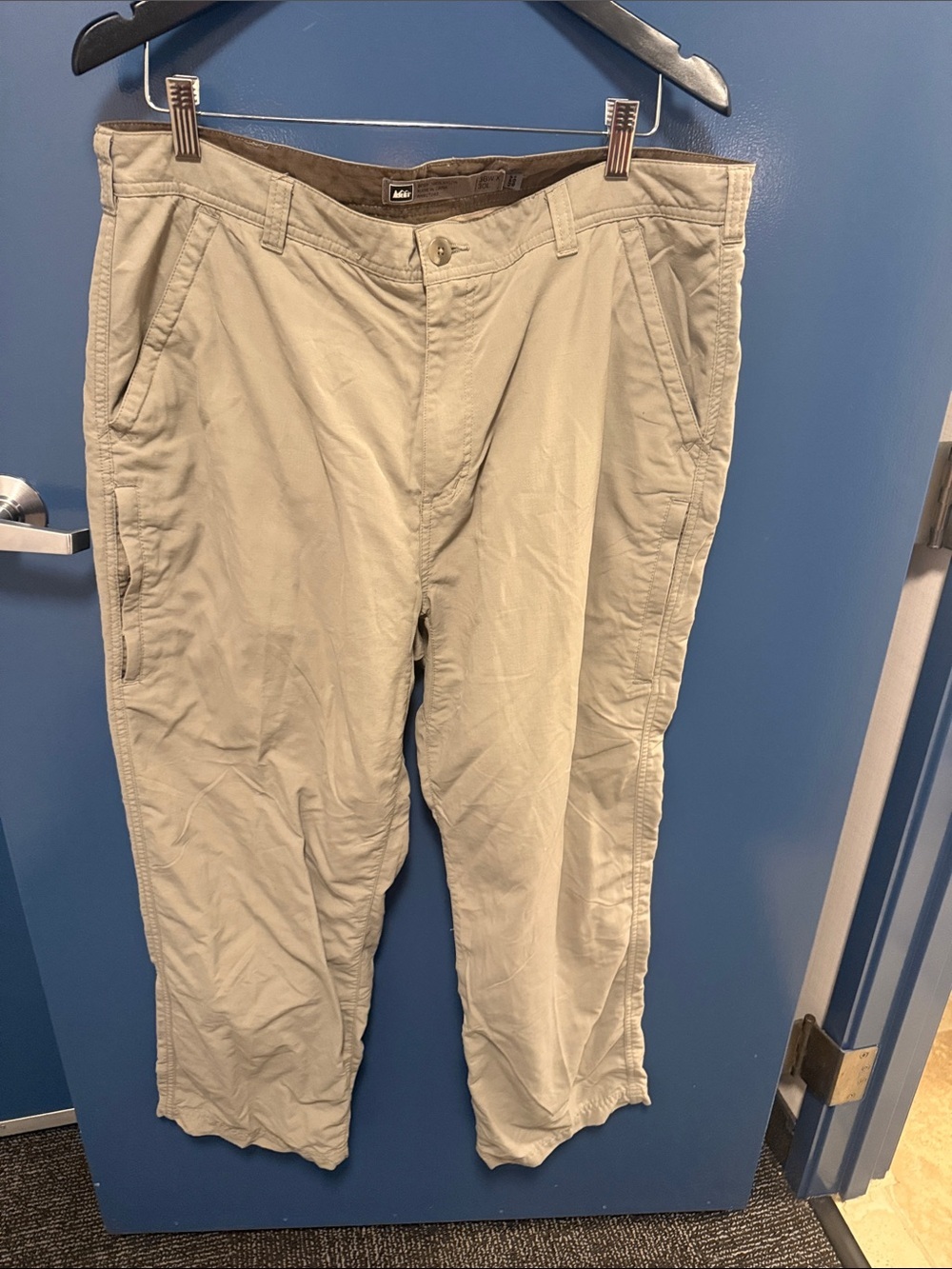 REI Men's hiking performance Chinos in Light Khaki pockets Sz 38 w x 30 l